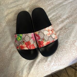 Gucci Women's Floral Slide Sandals - Black and Pink
